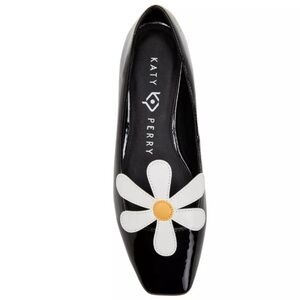 NEW Katy Perry Evie Daisy Slip-On Flats Black Faux Patent Leather Size 9